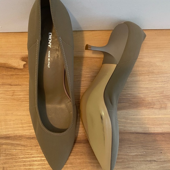 DKNY Kitten Heel Pump - Picture 2 of 3
